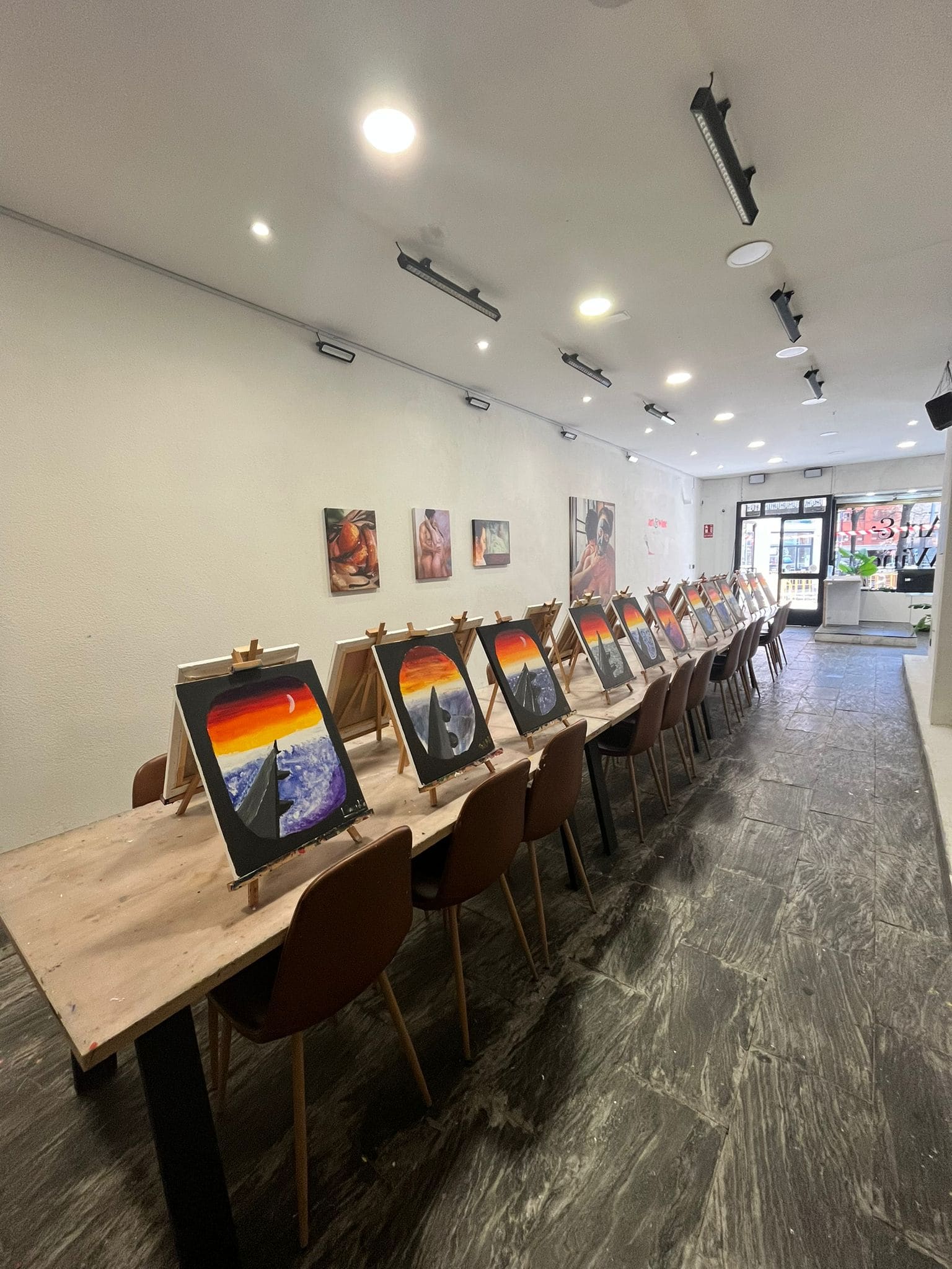 Espacio pintura y vino Espacio pintura y vino