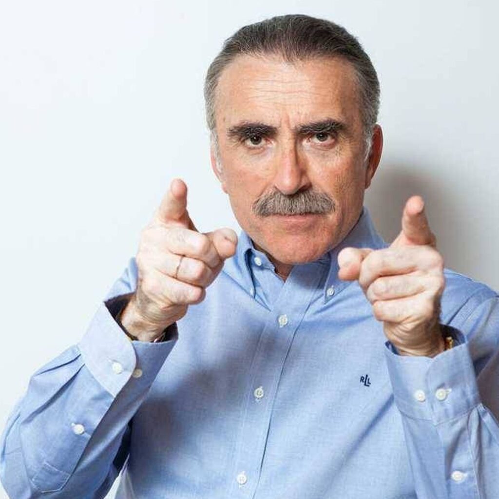 contratar juan y medio