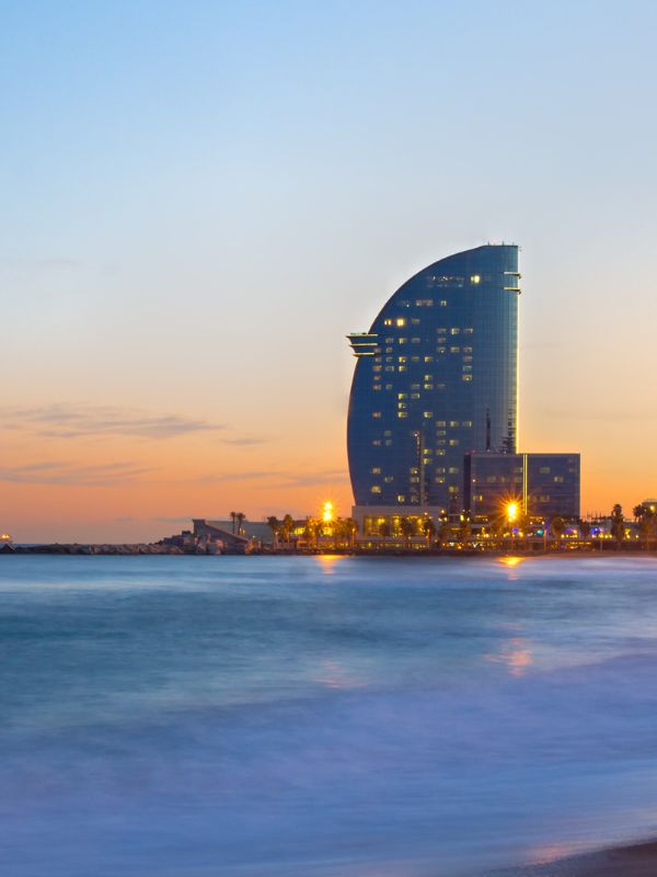 hotel vela vertical